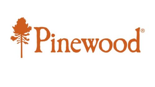 K&oslash;b Pinewood hos Sir Brian